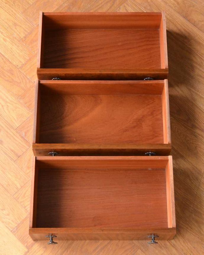 ビューロー アンティーク家具 英国の便利なアンティーク家具、本棚とデスクが一つになったサイドバイサイド 。もちろん引き出しの中もキレイに仕上げました引き出しの中は特にこだわって修復している場所。(q-1709-f)