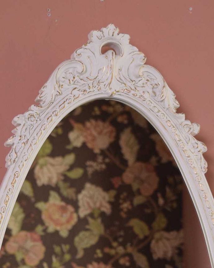 アンティークのドレッサー　アンティーク家具　フランスアンティークのドレッシングテーブル（鏡台）、引き出し付きのスタンドミラー（姿見）。一瞬でお姫様気分にしてくれますトップの女性らしいお花が身支度する時間を特別なものにしてくれます。(q-1714-f)