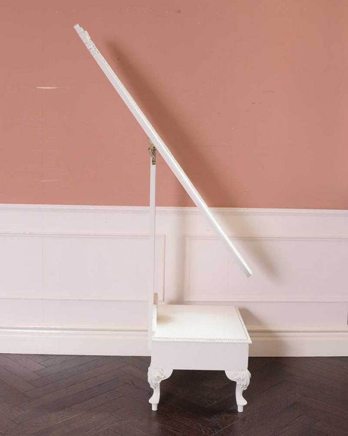 アンティークのドレッサー　アンティーク家具　フランスアンティークのドレッシングテーブル（鏡台）、引き出し付きのスタンドミラー（姿見）。横から見てもステキもちろん横から見てもいいようにキレイに仕上げました。(q-1714-f)