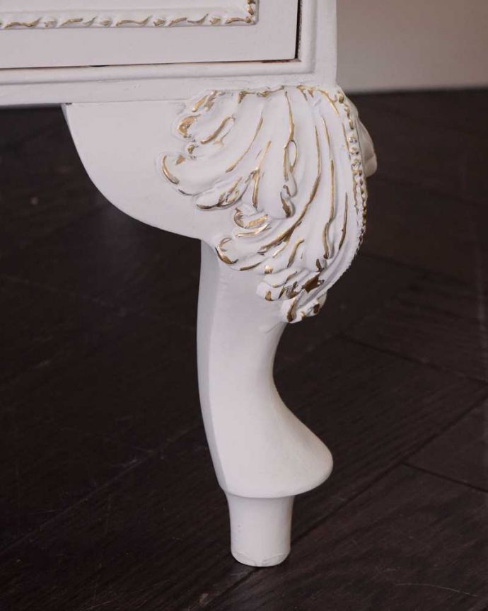 アンティークのドレッサー　アンティーク家具　フランスアンティークのドレッシングテーブル（鏡台）、引き出し付きのスタンドミラー（姿見）。持ち上げなくても大丈夫！Handleのアンティークは、脚の裏にフェルトキーパーをお付けしています。(q-1714-f)