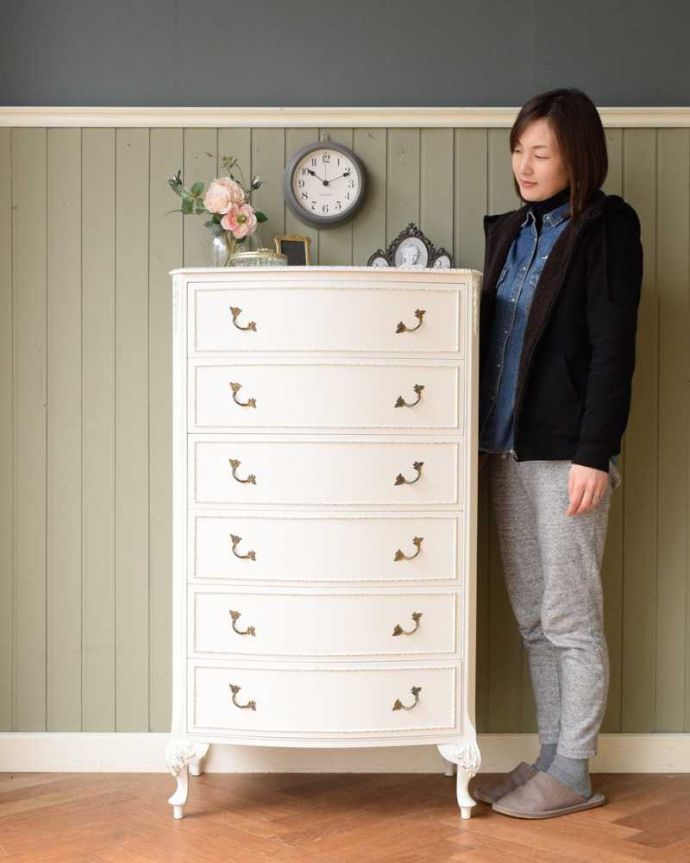 アンティークのチェスト　アンティーク家具　華やかなペイント仕上げのアンティーク家具 、６段引き出しのチェスト。毎日がお姫様気分。(q-1716-f)