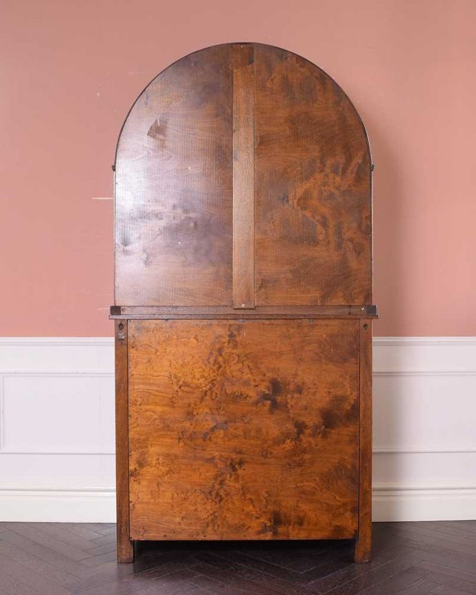 アンティークのキャビネット　アンティーク家具　英国アンティーク家具、お花の彫刻も華やかなウェルシュドレッサー（カップボード） 。後ろからも見て下さい。(q-1717-f)