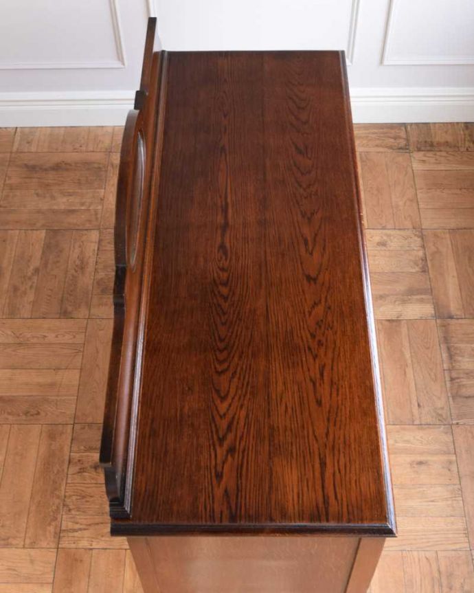 アンティークのチェスト　アンティーク家具　英国アンティーク家具、ミラーバックサイドボード（ミラー付きチェスト） 。天板もしっかりキレイに修復しました。(q-1723-f)