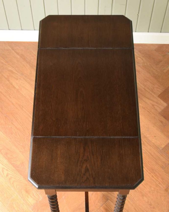 アンティークのデスク・書斎机　アンティーク家具　英国で見つけた機能的にも優れたトランスフォーム、アンティーク英国家具（ライティングデスク）。天板もピカピカにお直ししました。(q-1725-f)