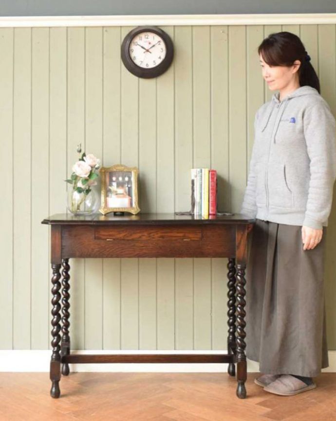 アンティークのデスク・書斎机　アンティーク家具　英国で見つけた機能的にも優れたトランスフォーム、アンティーク英国家具（ライティングデスク）。英国アンティークらしくカッコいい大人のデスクアンティーク家具の中でも特に人気の高いデスク。(q-1725-f)