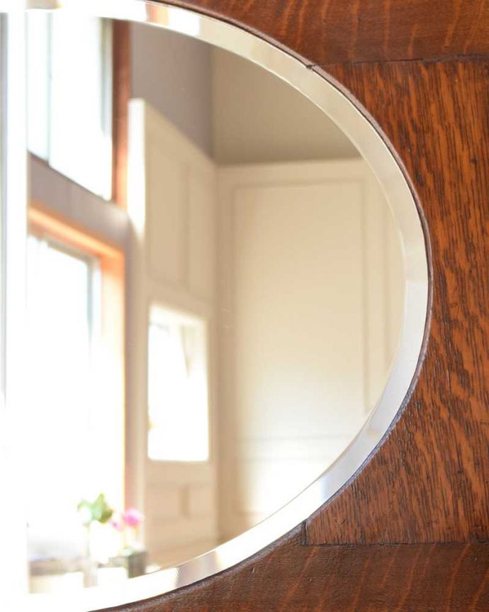 アンティークのキャビネット　アンティーク家具　オーバルミラー付きの英国アンティーク家具、オーク材のミラーバックサイドボード。美しいアンティークのミラーこちらは新しいミラーに交換しました。(q-1735-f)