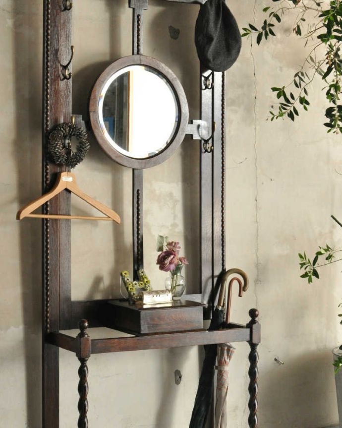 アンティークの玄関収納 アンティーク家具 ミラー付の英国輸入のアンティーク家具、玄関の収納家具のホールスタンド(コート掛け) 。玄関を華やかにしてくれる英国らしい家具お家に来た方が必ず訪れる場所が玄関。(q-1739-f)