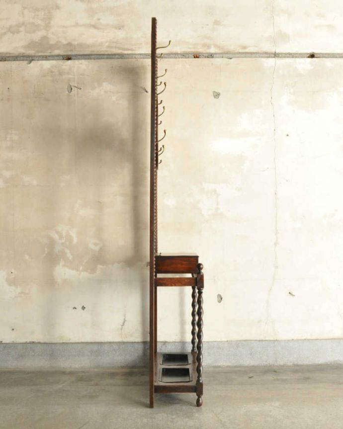 アンティークの玄関収納 アンティーク家具 ミラー付の英国輸入のアンティーク家具、玄関の収納家具のホールスタンド(コート掛け) 。横から見てもステキ横から見るとこんな感じ。(q-1739-f)