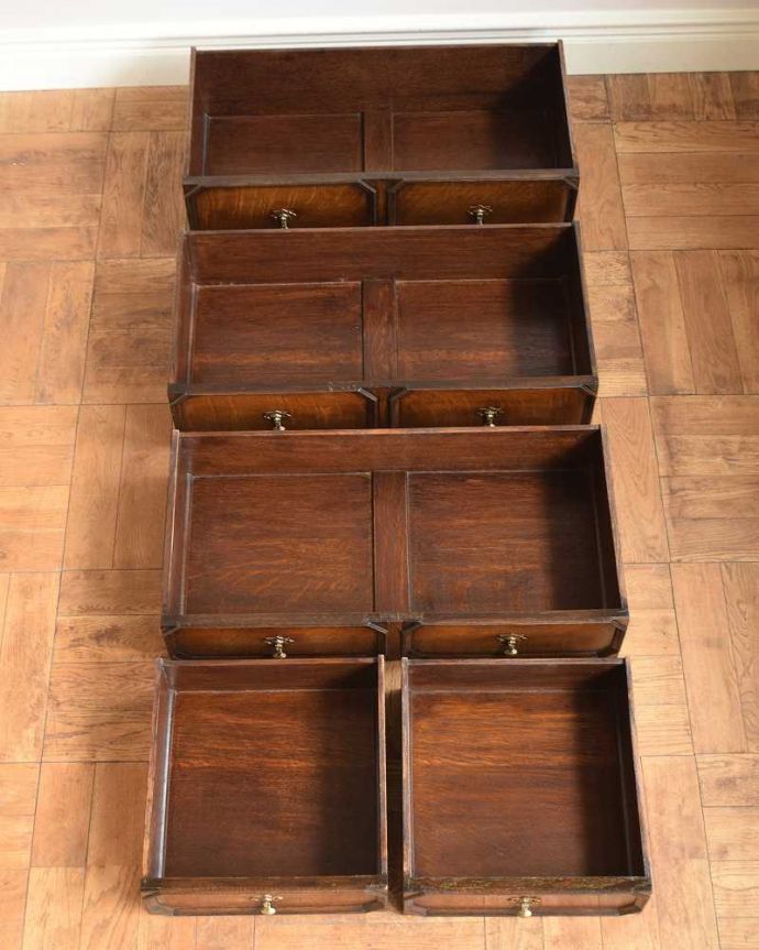 アンティークのチェスト　アンティーク家具　英国スタイルのアンティーク家具、かっこいいオーク材の４段チェスト 。何を入れても大丈夫。(q-1740-f)