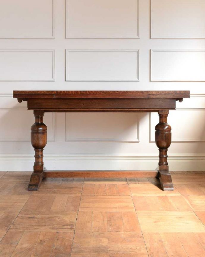 アンティークのテーブル　アンティーク家具　英国らしい重厚な脚の伸長式のテーブル、アンティークのドローリーフテーブル。横から見るとこんな感じ真横から見てみるとこんな感じ。(q-1742-f)