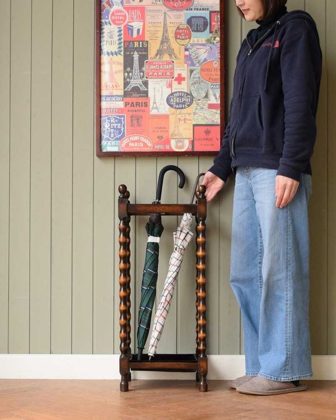 アンティークの玄関収納　アンティーク家具　小さなアンティークの英国家具、かっこいいステッキスタンド（傘立て） 。英国紳士の身だしなみのために作られた家具もともとはステッキを立てて置くためのスタンド。(q-1745-f)