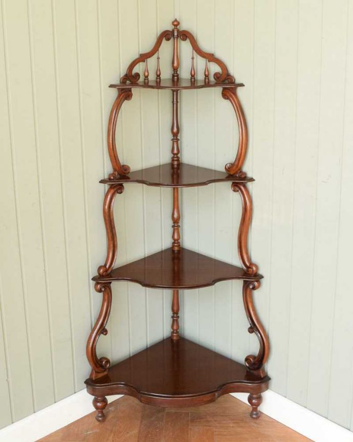 アンティークのキャビネット アンティーク家具 ディスプレイを楽しむ為の家具ホワットノット、アンティークのコーナーシェルフ。キレイに修復したので、安心して使って下さい。(q-1750-f)