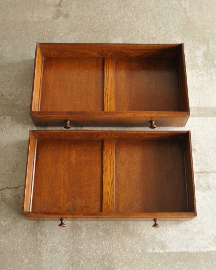 アンティークのチェスト アンティーク家具 小さな扉が付いた英国家具らしいオシャレなアンティークカップボードチェスト。キレイに修復しました。(q-1753-f)