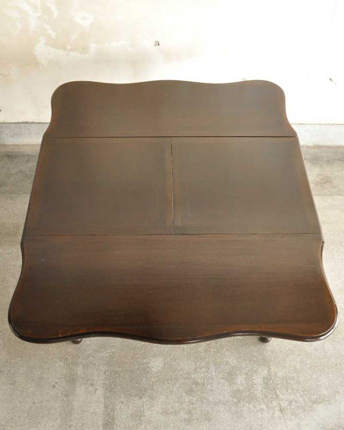 アンティーク家具 天板のかたちも素敵なアンティークエクステンションテーブル。天板もピカピカにお直ししました。(q-1754-f)