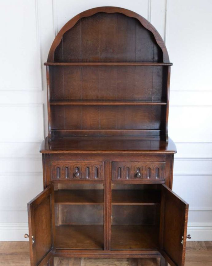 イギリスで見つけたアンティーク家具、アーチ型がお洒落なウェルシュ