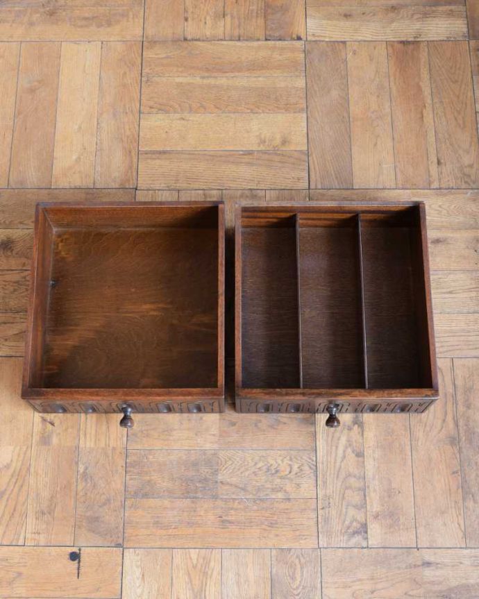 アンティークのキャビネット　アンティーク家具　イギリスで見つけたアンティーク家具、アーチ型がお洒落なウェルシュドレッサー（カップボード） 。引き出しの中もキレイですもちろん引き出しの中も職人がキレイに修復しました。(q-1755-f)