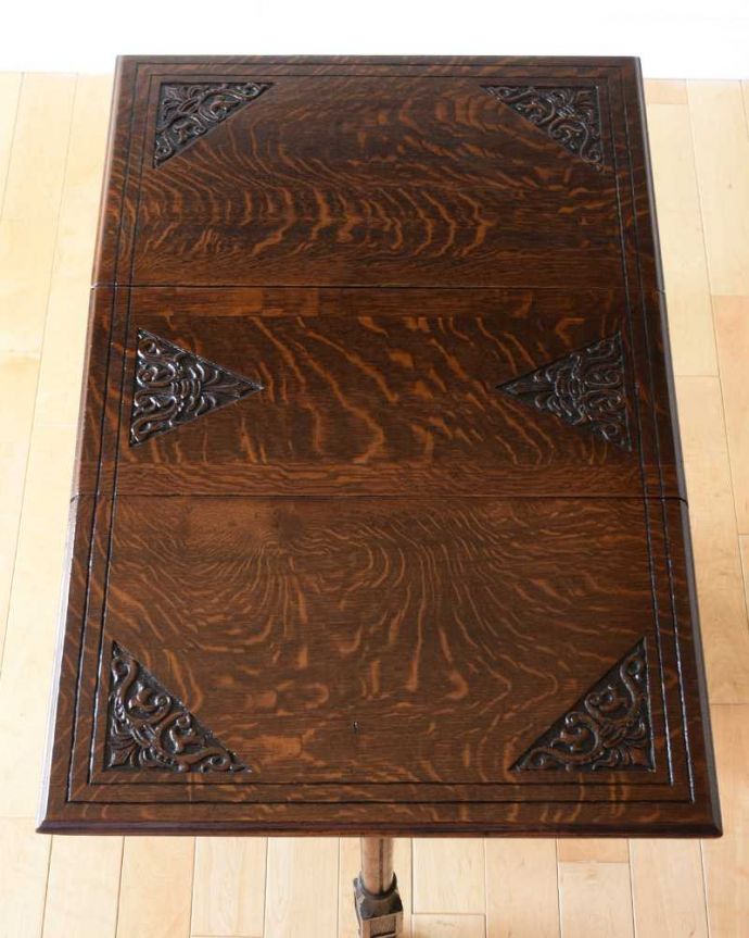 アンティーク家具 見事な彫刻が美しいイギリスで見つけた、アンティークゲートレッグテーブル。天板の修復には自信があります。(q-1764-f)