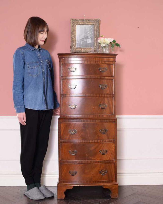 アンティーク家具 高級材を贅沢に使用したアンティーク家具、トールボーイ6段チェスト。チェストの上に、もう1つチェスト!まるで2つのチェストが重なっているようなデザインのトールボーイ。(q-1765-f)