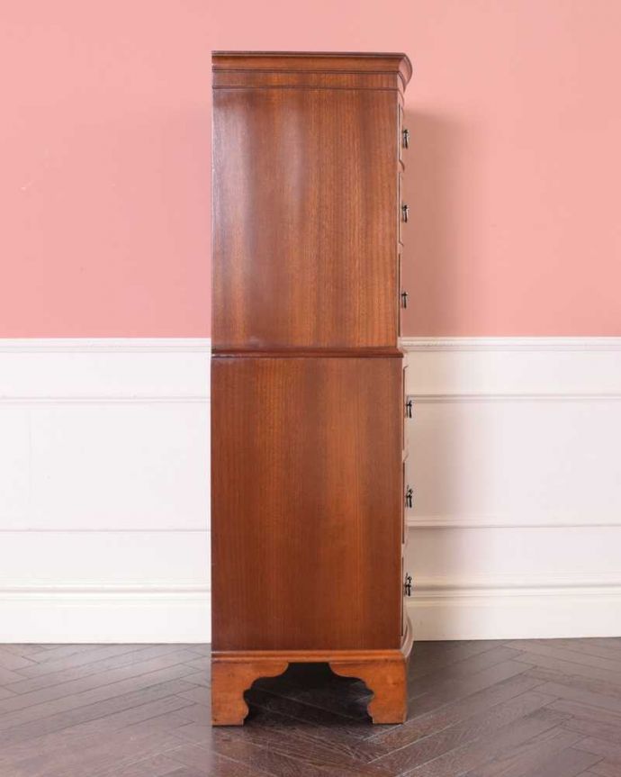 アンティーク家具 高級材を贅沢に使用したアンティーク家具、トールボーイ6段チェスト。横顔も美しく!こんな風に見えますもちろん、横側もキレイに修復しているので、横顔もキレイです。(q-1765-f)