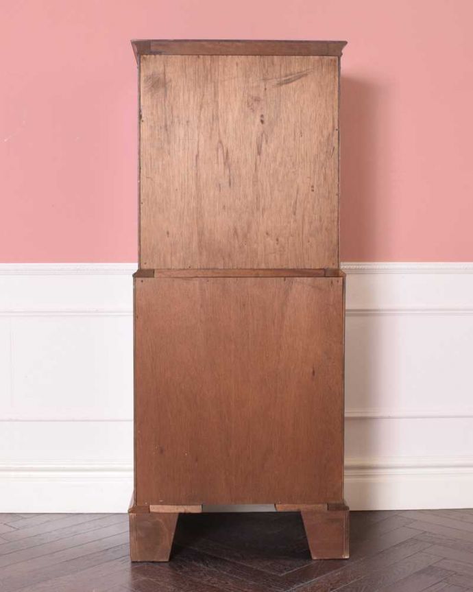 アンティーク家具 高級材を贅沢に使用したアンティーク家具、トールボーイ6段チェスト。後ろ姿もキレイなんです。(q-1765-f)