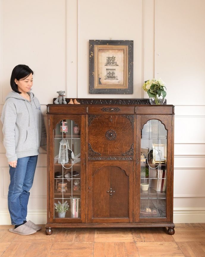 ビューロー　アンティーク家具　本棚とビューローがセットになった、英国のアンティークサイドバイサイド。1つで3役こなしちゃう便利な家具パッと見た目はガラスキャビネットなのに、デスク機能も備えたサイドバイサイド。(q-1767-f)