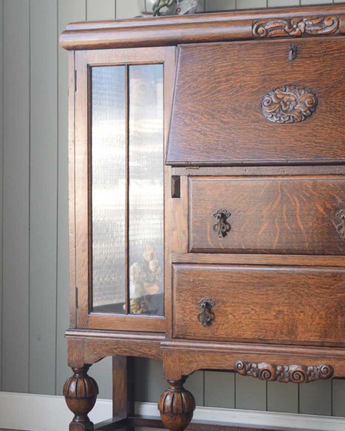 ビューロー　アンティーク家具　イギリスで見つけた便利なアンティーク家具、本棚とデスクが一つになったサイドバイサイド。アンティークらしいガラス扉の美しさ見た目はガラス扉のキャビネット。(q-1768-f)