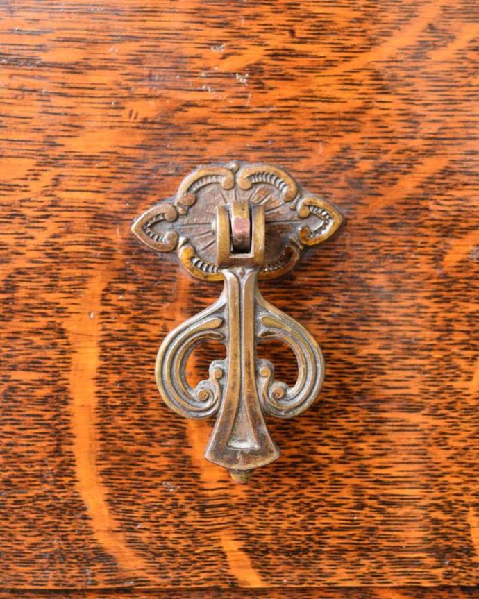 ビューロー　アンティーク家具　イギリスで見つけた便利なアンティーク家具、本棚とデスクが一つになったサイドバイサイド。開けるたびに、ワクワク･･･ 引き出しの取っ手を持って開ける度にまるで宝箱を開ける気分です。(q-1768-f)