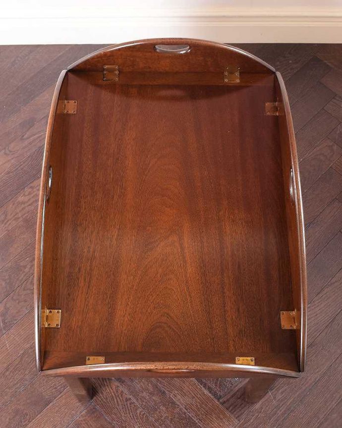 アンティークのテーブル アンティーク家具 イギリスのアンティーク家具、伸張式コーヒーテーブル(バタフライテーブル)。上から見ると・・・天板を立てるとこんな形です。(q-1773-f)