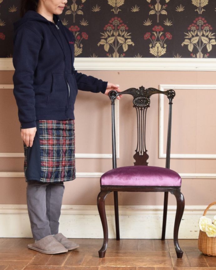 英国アンティークのサロンチェア