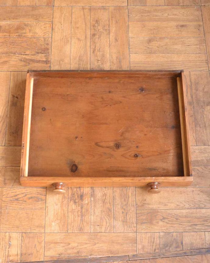 ダイニングテーブルの引き出し