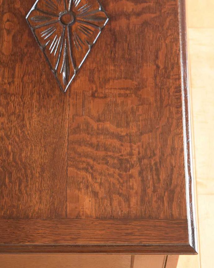 ブランケットボックス・収納ボックス アンティーク家具 アンティーク ブランケットボックス(コファ)。近くで見ると・・・テーブル代わりにも使えるコファ。(q-1782-f)