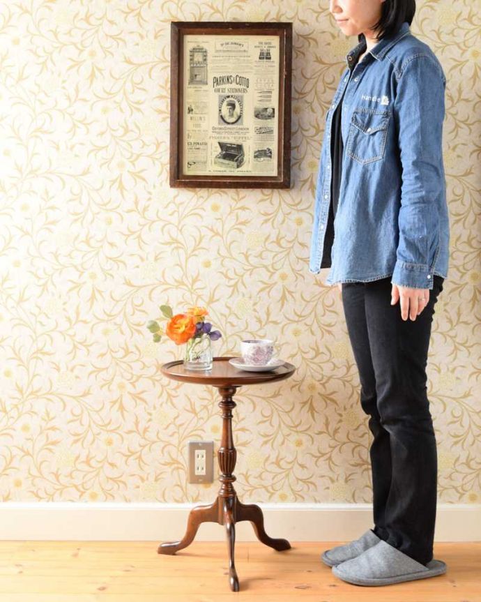 アンティークのテーブル アンティーク家具 英国アンティーク家具、コンパクトなオケージョナルテーブル(ティーテーブル)。移動もラクラク!どこでも使える小さなテーブル持ち運び便利なワインテーブル。(q-1784-f)