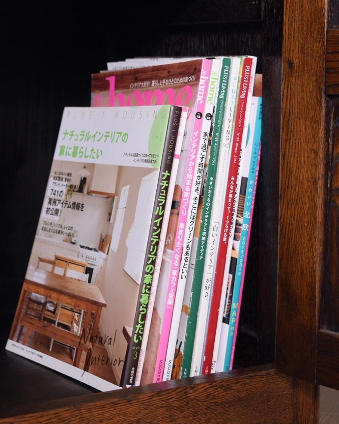 アンティークのキャビネット アンティーク家具 開けて驚く!仕掛けがいっぱい詰まったアンティークのカクテルキャビネット。扉の中は収納たっぷり A4サイズの雑誌までしっかり収納出来ちゃう大きさ。(q-1785-f)