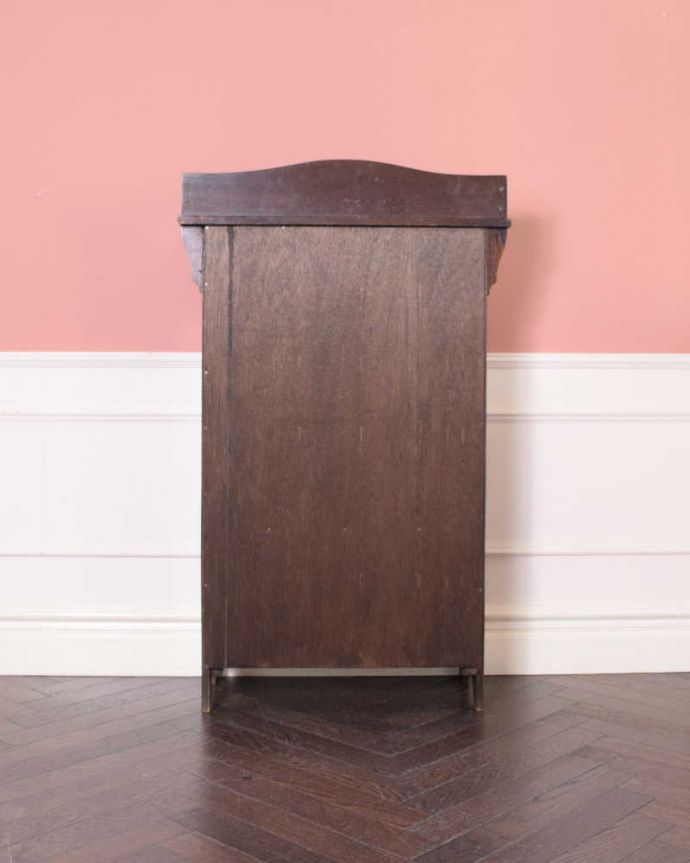 ビューロー　アンティーク家具　どこでも置ける小さなサイズのアンティーク家具、スチューデントビューロー。もちろん後ろ姿もキレイですアンティークは新品ではないので、もちろん経年変化によるキズはあります。(q-1793-f)