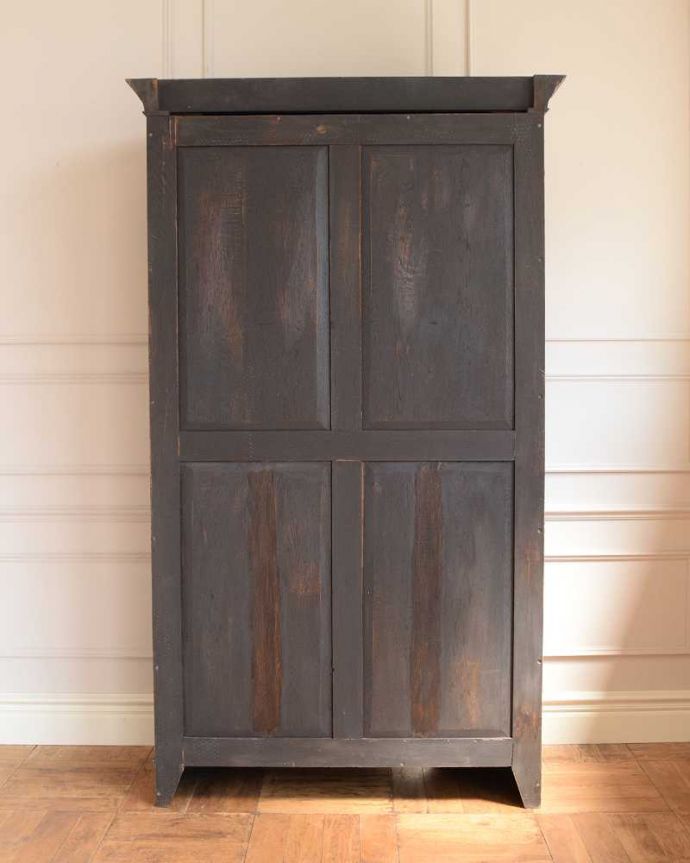 アンティークのキャビネット　アンティーク家具　英国らしい紳士のアンティーク家具、お洒落なワードローブ （ホールローブ）。実は後ろ姿もキレイなんです。(q-1794-f)