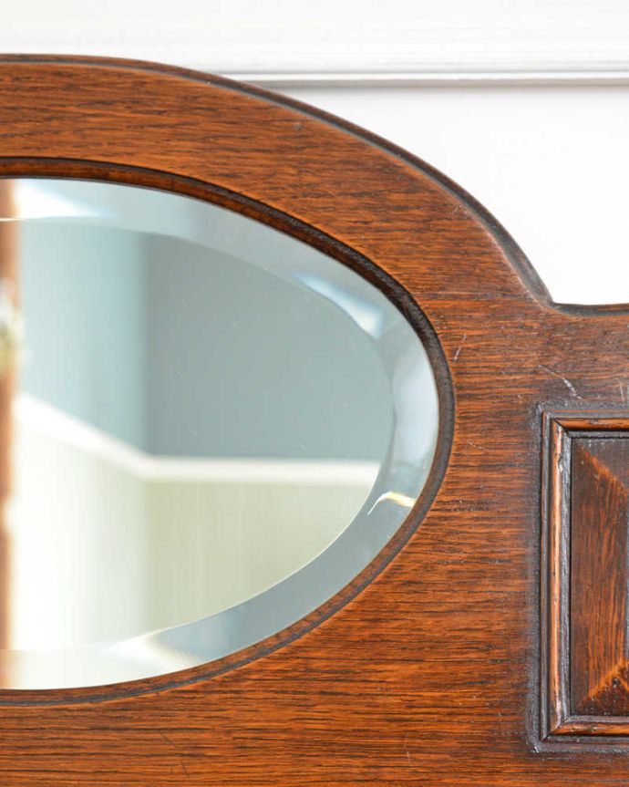 アンティークのキャビネット　アンティーク家具　英国輸入の和室にも馴染むアンティーク家具、オーバルミラーバックサイドボード。新しいミラーでお届けしますこちらは新しいミラーに交換しました。(q-1797-f)