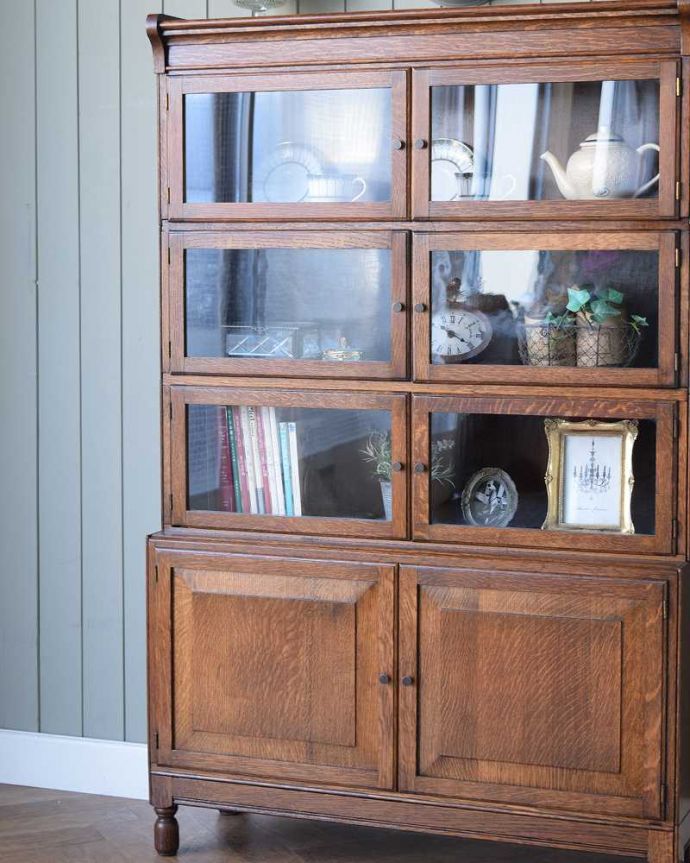 アンティークのキャビネット　アンティーク家具　重ねて積み上げるスタッキングブックケース、英国輸入のアンティークキャビネット 。ガラス越しに中をのぞいてみると･･･こんなにおしゃれな家具が事務機器だったなんて考えられないくらい。(q-1801-f)