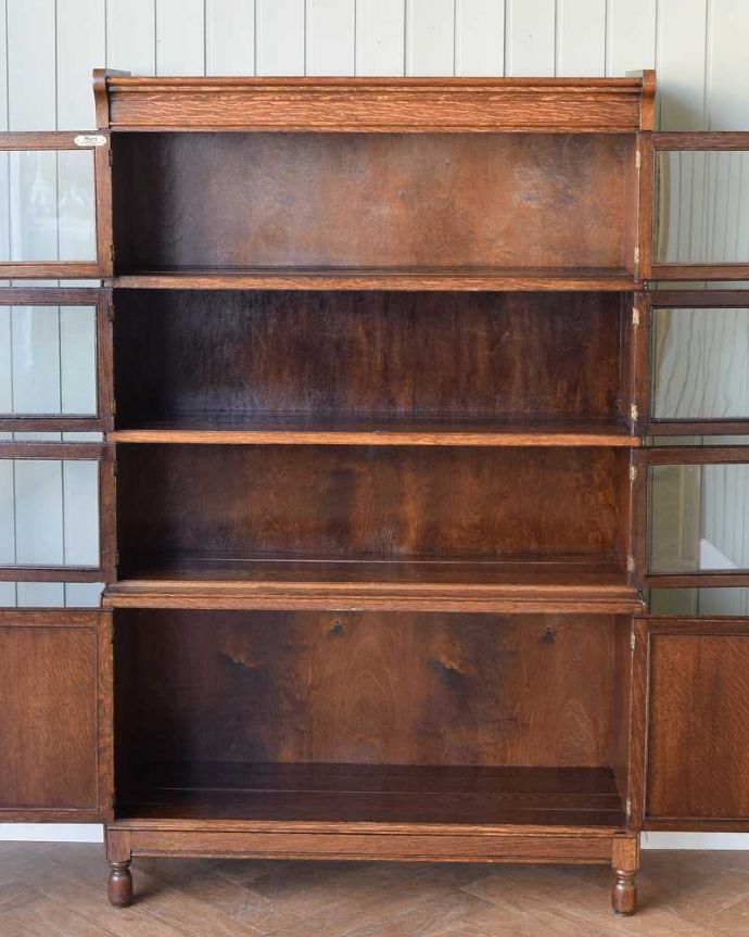 アンティークのキャビネット　アンティーク家具　重ねて積み上げるスタッキングブックケース、英国輸入のアンティークキャビネット 。便利に使えるフラップ式の扉開けたままにしておいてもジャマにならないフラップ式の扉。(q-1801-f)