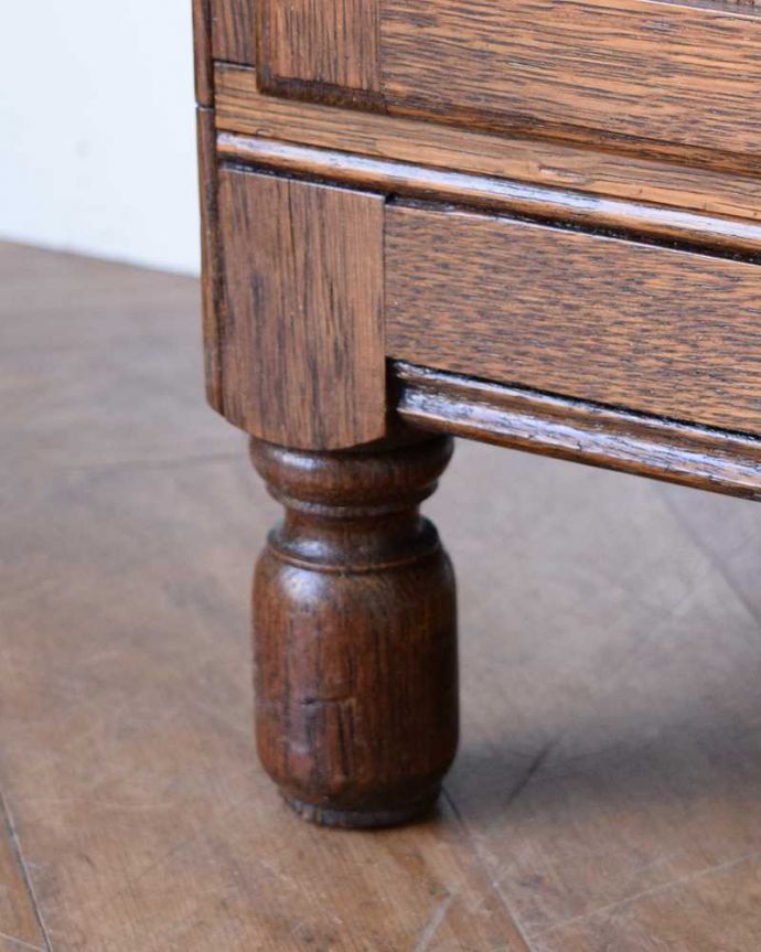 アンティークのキャビネット　アンティーク家具　重ねて積み上げるスタッキングブックケース、英国輸入のアンティークキャビネット 。女性１人でも運べますHandleのアンティークは、脚の裏にフェルトキーパーをお付けしているので、女性でも床を滑らせて移動が出来ます。(q-1801-f)