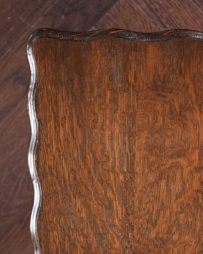 アンティークのテーブル アンティーク家具 英国輸入の畳めるアンティークサイドテーブル、伸張式家具(コーチングテーブル) 。ピッカピカに修復しました☆天板の塗装は職人がキレイに修復しているので、とてもキレイです!安心して使って下さい。(q-1803-f)