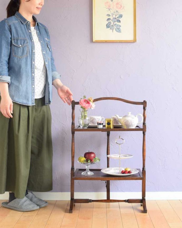 プランツスタンド・ケーキスタンド　アンティーク家具　イギリスの本格アフタヌーンティーを自宅で楽しめる、美しいアンティークケーキスタンド 。英国アフタヌーンティーのために作られた家具19世紀末に屋外でのアフタヌーンティーを楽しむために作られた木製のケーキスタンド。(q-1809-f)