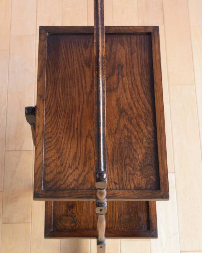 プランツスタンド・ケーキスタンド　アンティーク家具　イギリスの本格アフタヌーンティーを自宅で楽しめる、美しいアンティークケーキスタンド 。上から見るとこんな感じ小さくても、もちろん専門の職人がしっかり修復したのでピッカピカです。(q-1809-f)