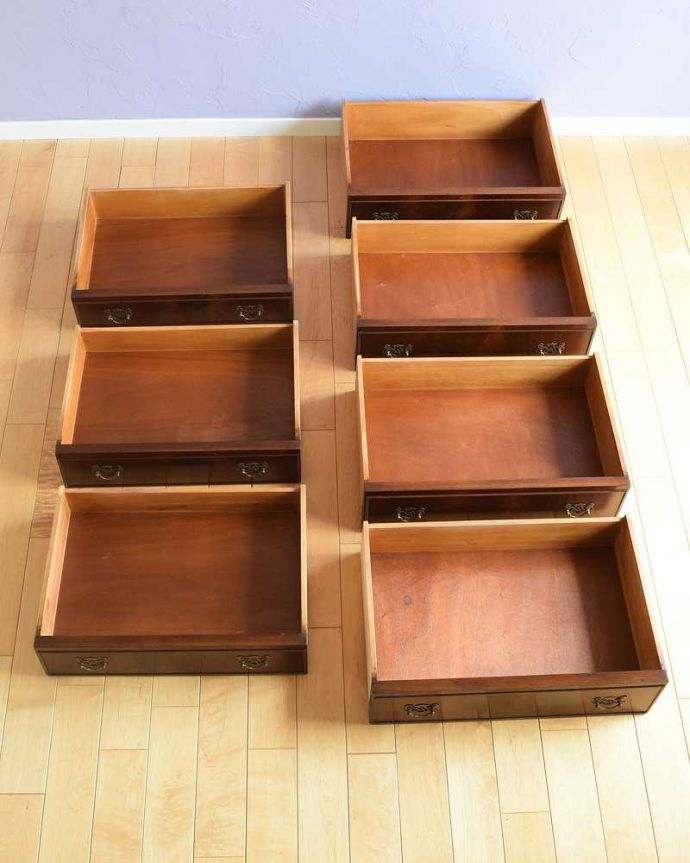 チェストの引き出しの中