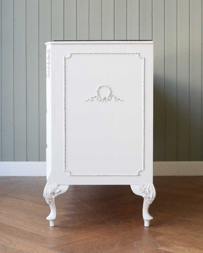 アンティークのチェスト アンティーク家具 フランスのアンティーク家具、ドレッシーなツインチェスト(ガラス天板)。横から見てもステキ実はサイドにも美しい彫が入っているんです。(q-1822-f)