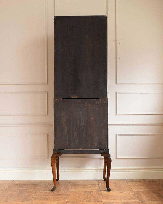 ビューロー　アンティーク家具　英国の置きやすいサイズのアンティーク家具、気品溢れるビューローブックケース。後ろ姿までキレイです。(q-1833-f)