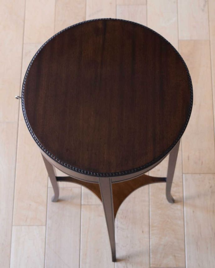 アンティーク家具 可憐なスタイルのアンティークアンティークオケージョナルテーブル。いろんなことに使って下さい。(q-1838-f)