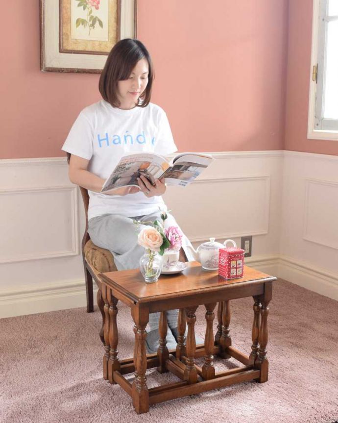 アンティークのテーブル アンティーク家具 重厚感あるアンティークの英国家具、ネストテーブル(コーヒーテーブル)。親子一緒の姿が可愛いネストテーブルネストとは巣のこと。(q-1846-f)