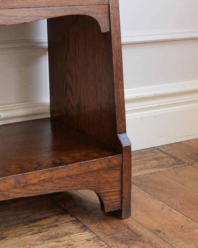 ビューロー　アンティーク家具　棚まで付いた豪華な英国アンティークスチューデントビューロー 。女性１人でラクラ運べちゃうんですHandleのアンティークは、脚の裏にフェルトキーパーをお付けしています。(q-1847-f)