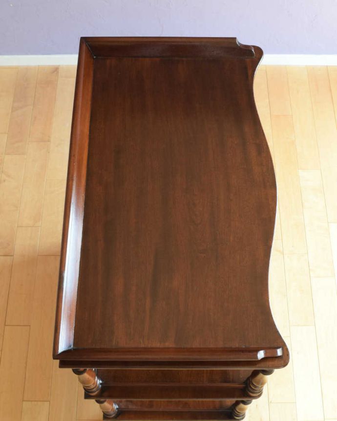 アンティークのワゴン・トローリー　アンティーク家具　ディスプレイを楽しむ為の家具、アンティークホワットノット（引き出し付き）。天板もキレイに仕上げました。(q-1854-f)