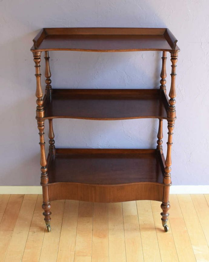 アンティークのワゴン・トローリー　アンティーク家具　ディスプレイを楽しむ為の家具、アンティークホワットノット（引き出し付き）。色んな場所で大活躍リビング収納としてや、寝室や書斎の本棚として・・色んな場所でお使いいただけます。(q-1854-f)